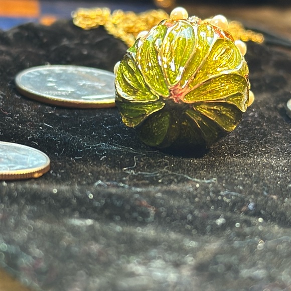 JOAN RIVERS Jumbo Charm Necklace 30” - Picture 4 of 4